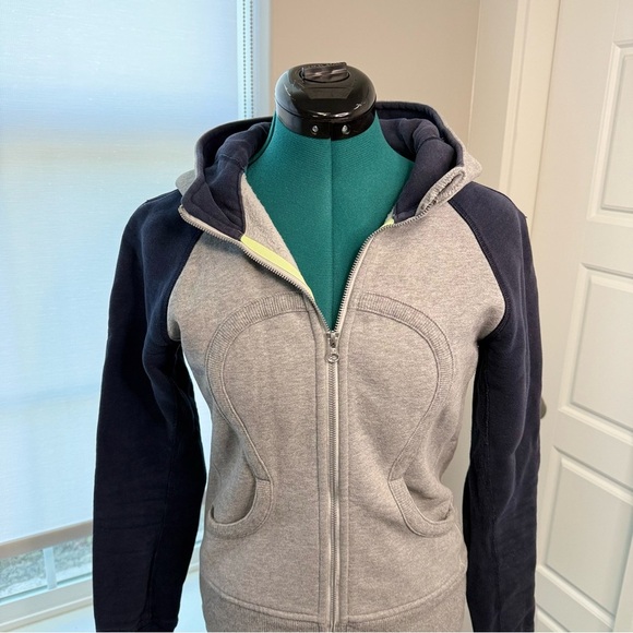 Lululemon Scuba Hoodie Stretch
With Lined Hood in Medium Grey Size 6 - Picture 5 of 15